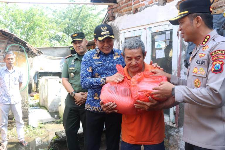 Peringati Hari Bhayangkara Ke-79, Forkopimda Sidoarjo Sidak RTLH