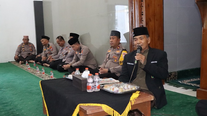 Binrohtal Polres Nganjuk Tekankan Salat Tepat Waktu sebagai Cermin Disiplin Anggota