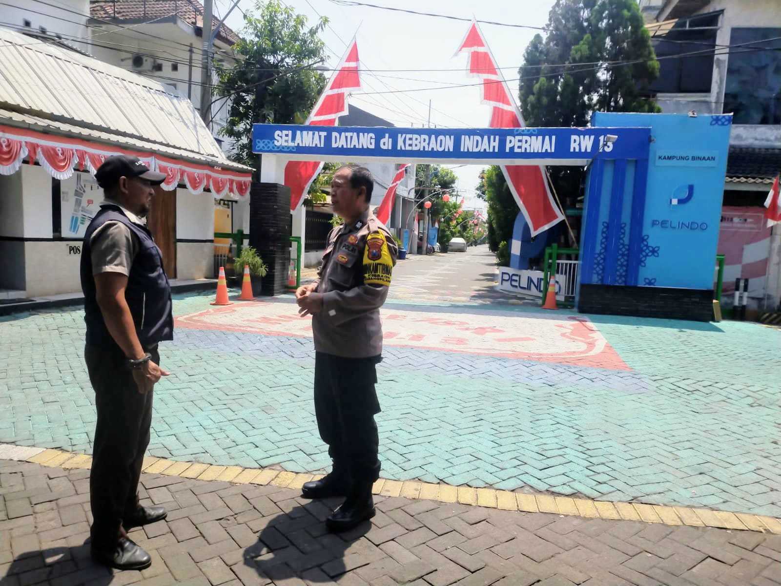 Bhabinkamtibmas Polsek Karangpilang Patroli Perumahan Kebraon