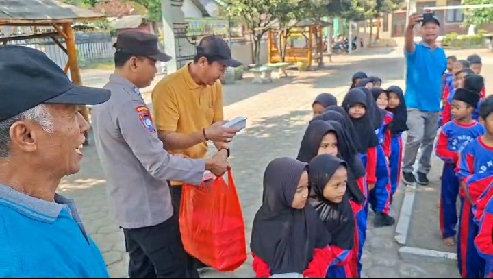 Mobil Senyum Polsek Gurah Sambangi Desa Bogem