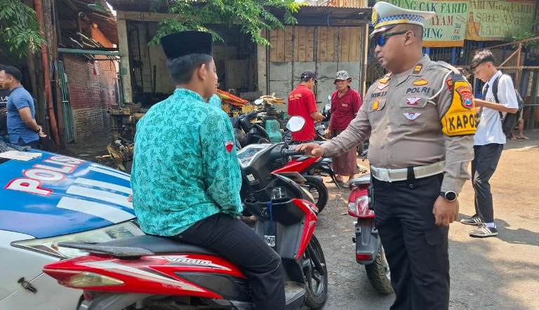 Operasi Zebra Semeru 2024, Polres Pelabuhan Tanjung Perak Tilang Ratusan Pengendara Motor 