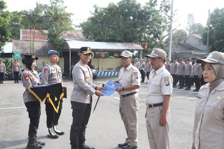 Kapolres Kediri Serahkan SK P3K dan Tekankan Lima Fokus Transformasi Polri