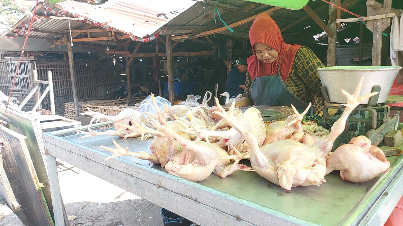 Pedagang Keluhkan Tidak Boleh Potong Ayam ke Pasar Keputran Selatan