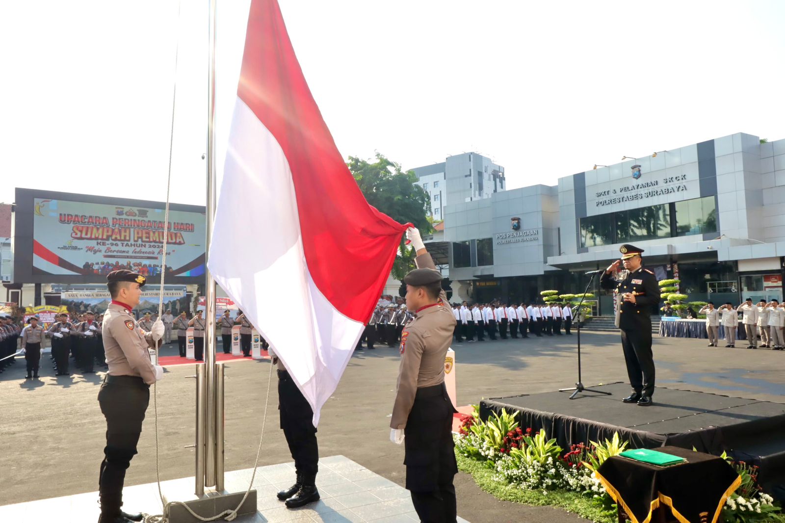 Momentum Sumpah Pemuda, Polrestabes Surabaya Gelar Upacara, Sertijab dan Perayaan Ultah 216 Anggota