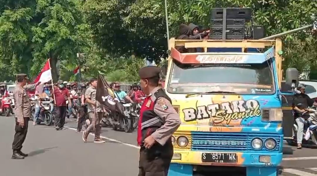 Desak Perubahan Pengelolaan Sentra Kuliner, FPJB Demo Pemkab Jombang