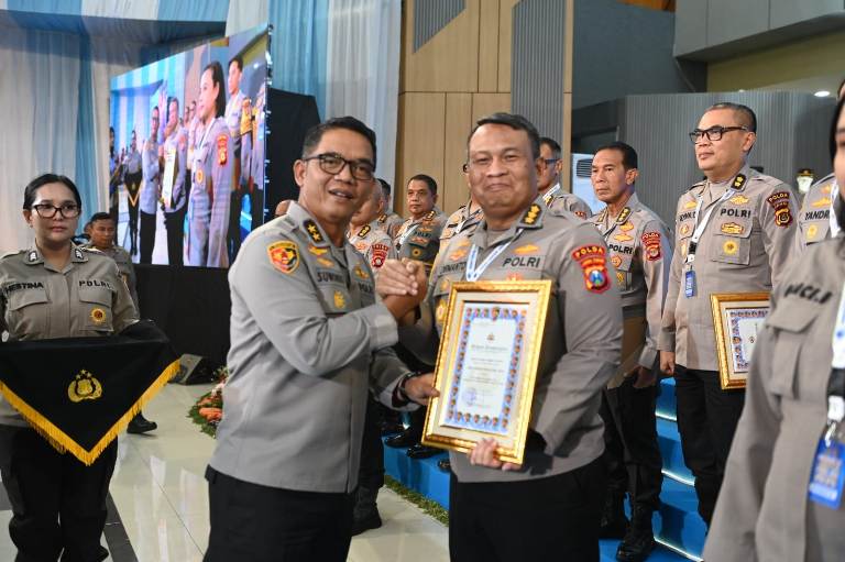 Biro Logistik Polda Jatim Borong Dua Penghargaan Aslog Polri