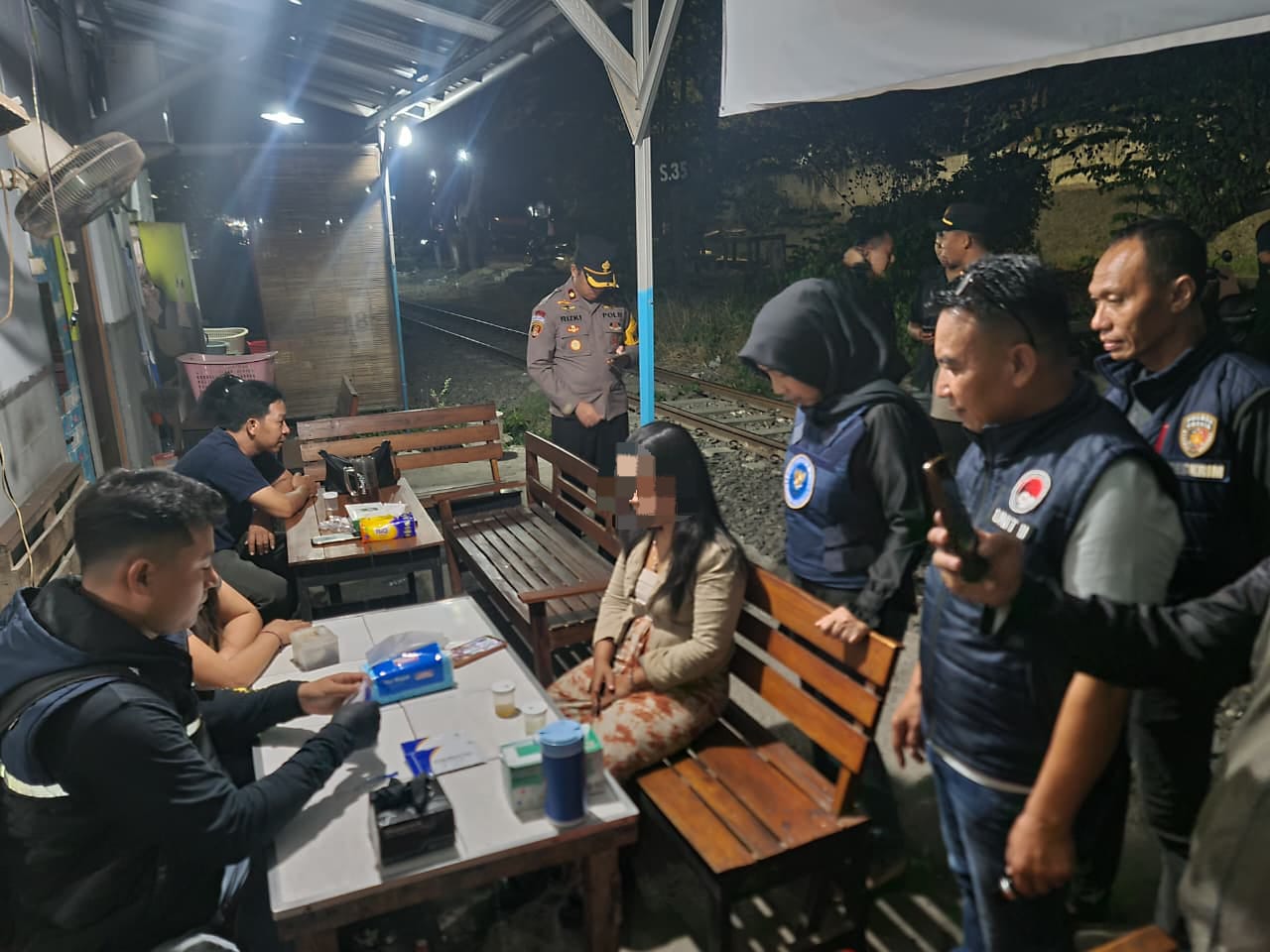 Polres Gresik Razia Miras dan Narkoba di Dua Lokasi, 30 Orang Negatif Tes Urine