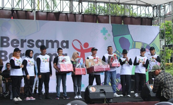 Dinkes Bojonegoro Peringati Hari AIDS Sedunia Bersama ODHA, Gelar Senam GERMAS hingga Cek Kesehatan