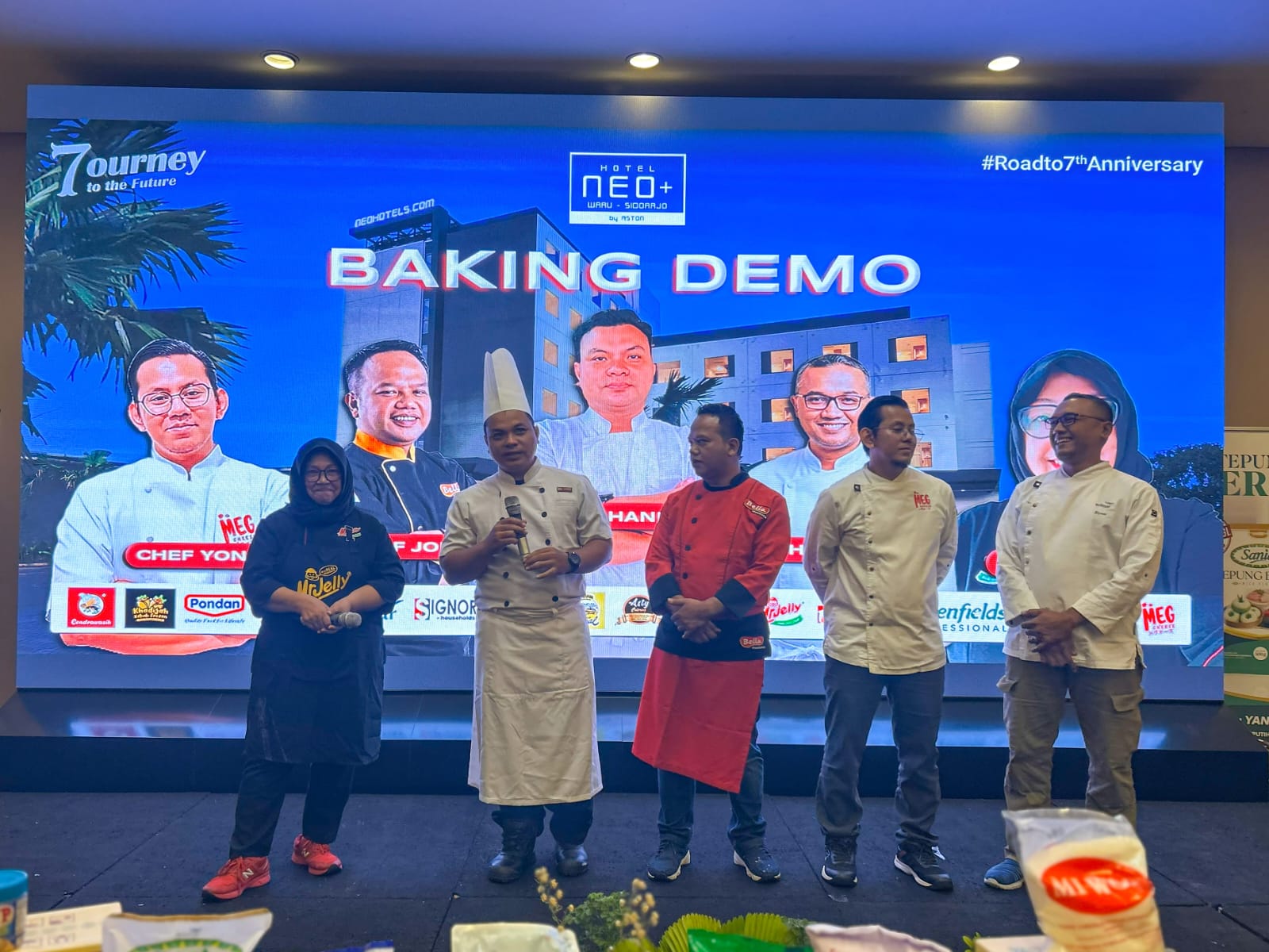 Semarakkan Hari Jadi ke-7, Hotel Neo+ Waru Sidoarjo Gelar Baking Demo Bersama 5 Chef Profesional