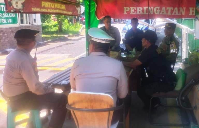 Polsek Wonocolo Perkuat Patroli Dialogis di Perumahan Jemursari Selatan Surabaya