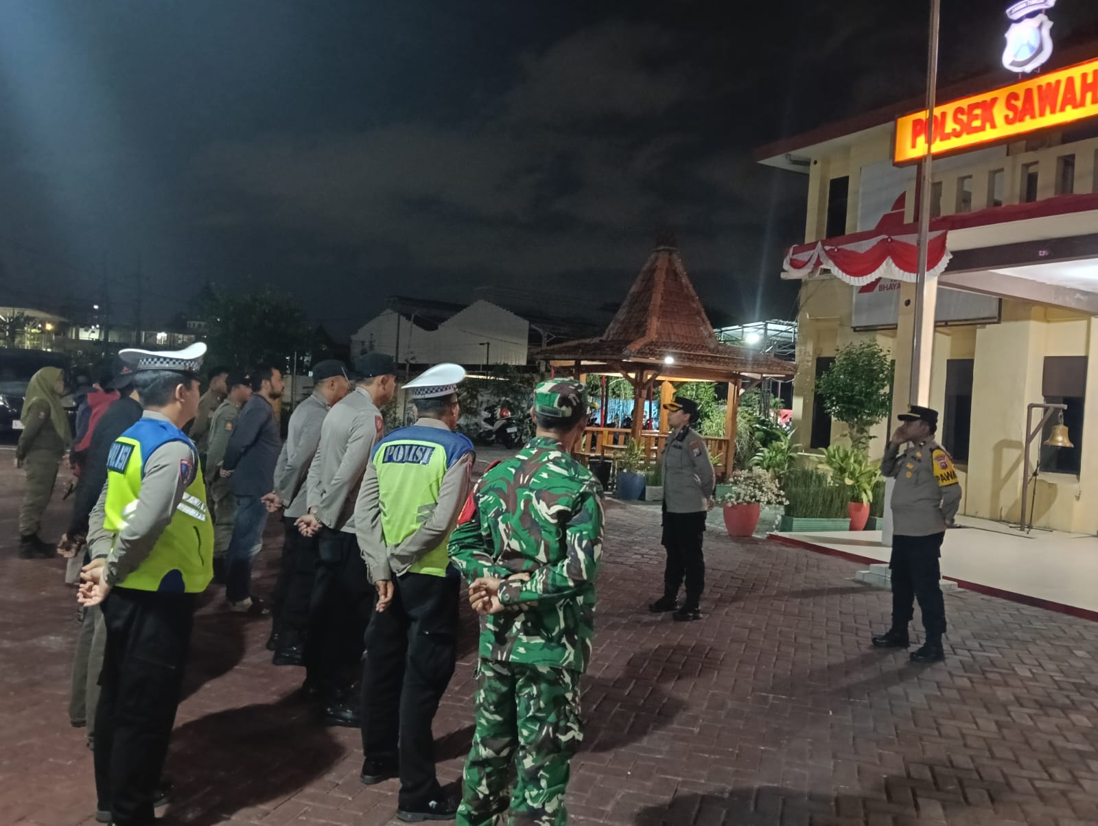 Polsek Sawahan Patroli Gabungan Tiga Pilar Wujudkan Surabaya Aman