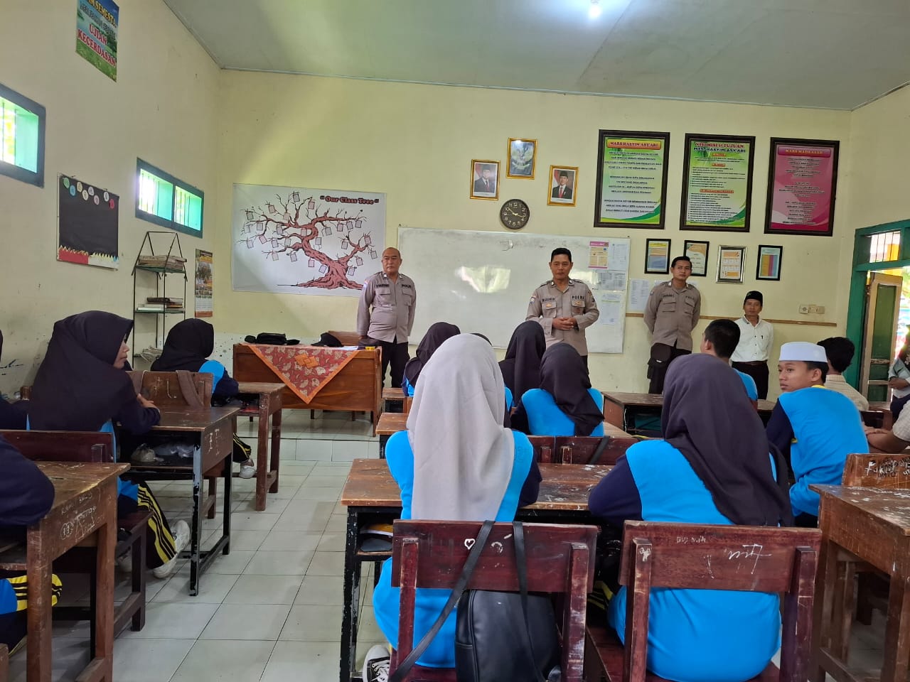 Polres Lumajang Edukasi Siswa MTs Tentang Bullying dan Kenakalan Remaja