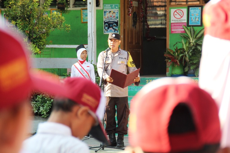 Polsek Tandes Go To School Tanamkan Kedisiplinan dan Jauhkan Pelajar Surabaya dari Gengster