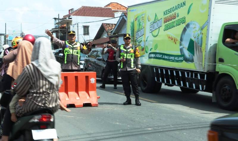 Selama Puncak Arus Balik, Kapolres Bangkalan Aktif Turun Langsung Pantau Posyan dan Urai Arus Lalin