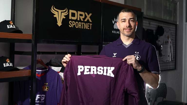 Marcos Reina Resmi Tangani Persik Kediri Gantikan Ong Kim Swee