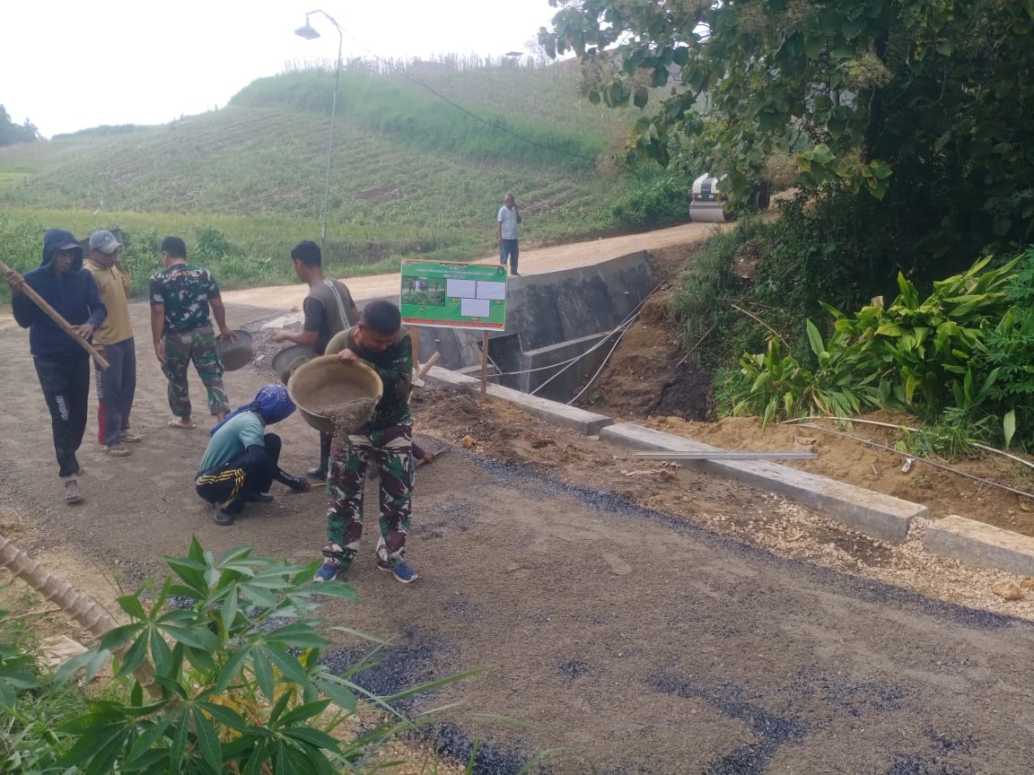 Tangis dan Harapan Arina di Balik TMMD 127: Jalan Licin Kini Mulai Berubah
