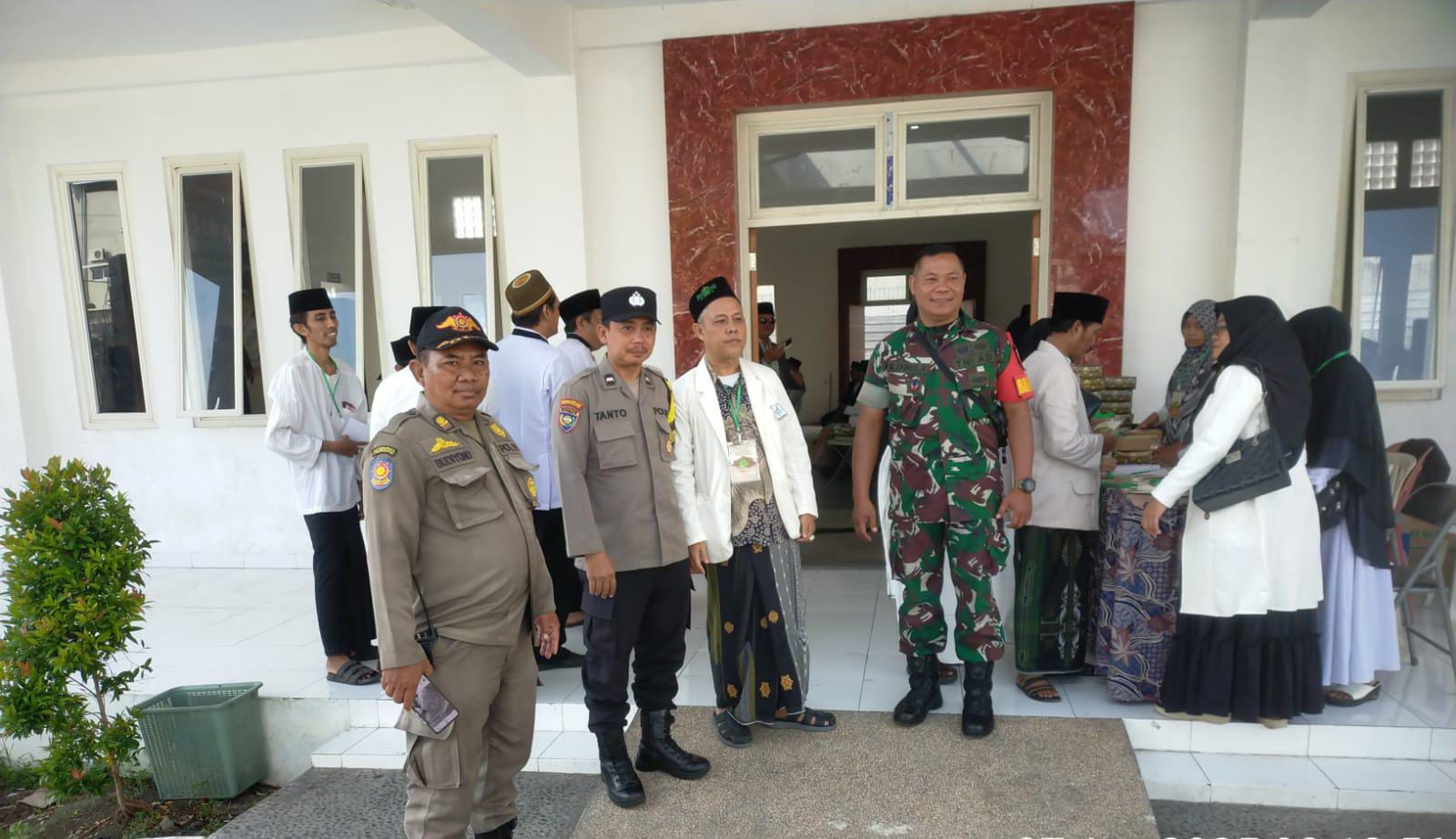 Polsek Sukomanunggal Beri Pengamanan Halalbihalal dan Pelantikan Bakomubin 