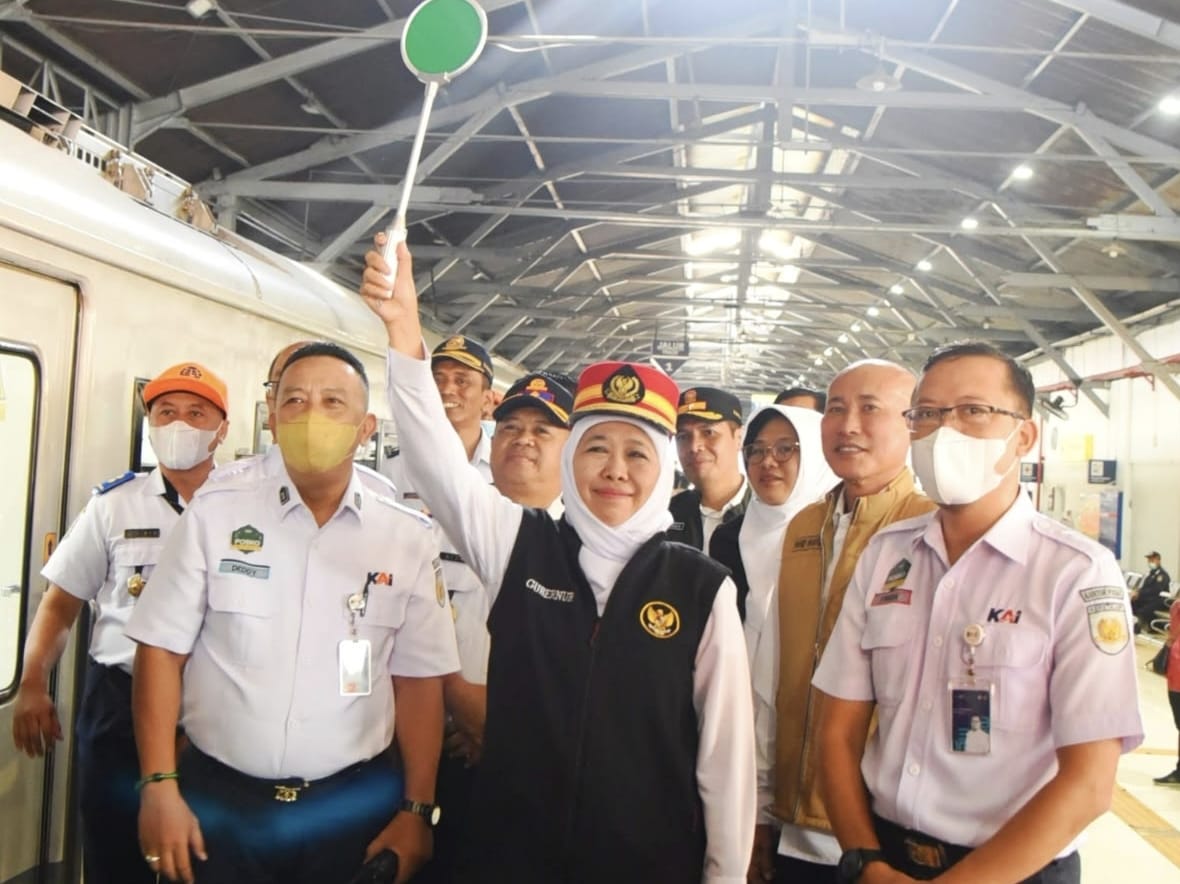Hari Kereta Api Ke-81, Khofifah Soroti Keselamatan di 999 Perlintasan Sebidang