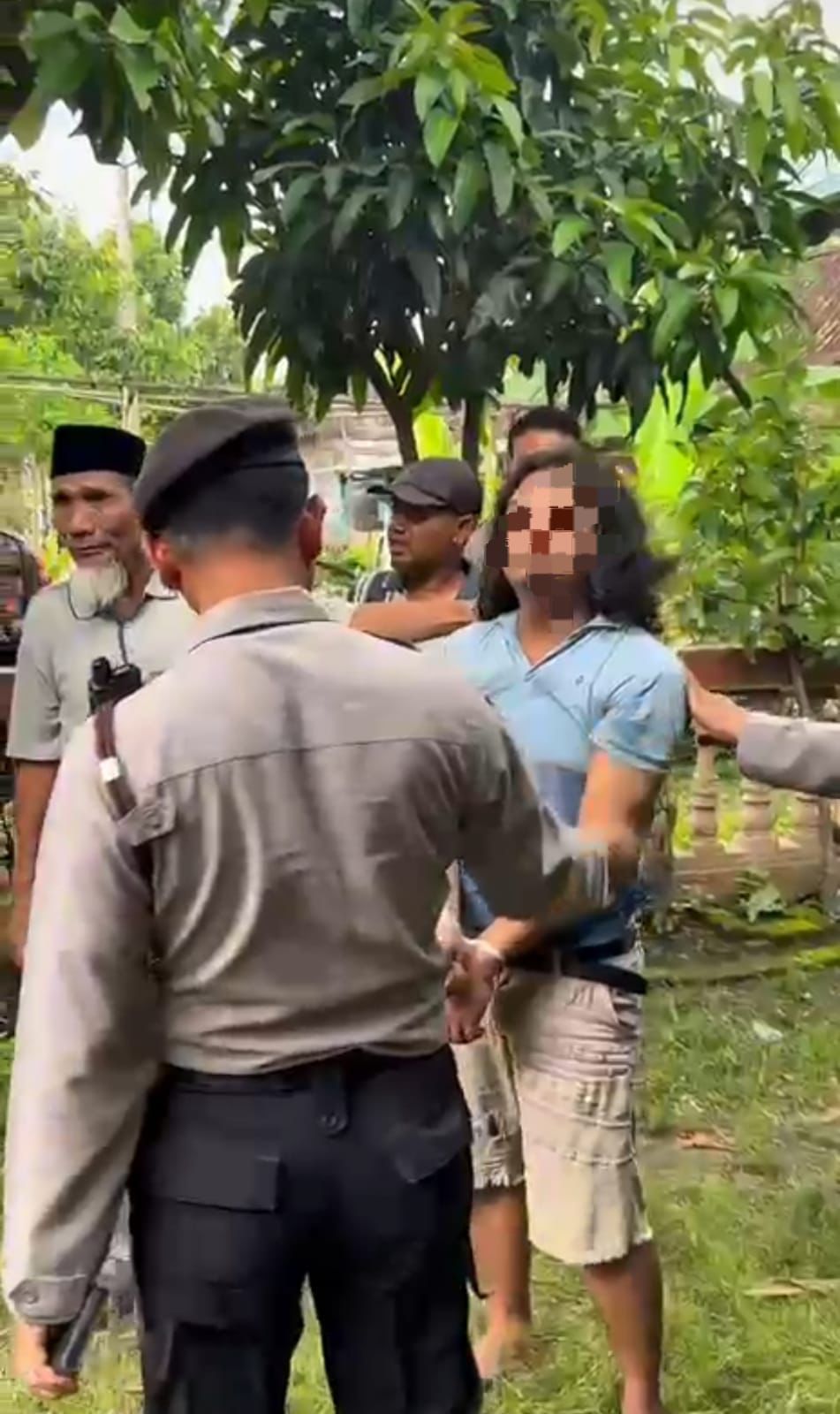 Polres Ngawi Respons Cepat Laporan 110, Amankan Pemuda Diduga Depresi Bawa Sajam