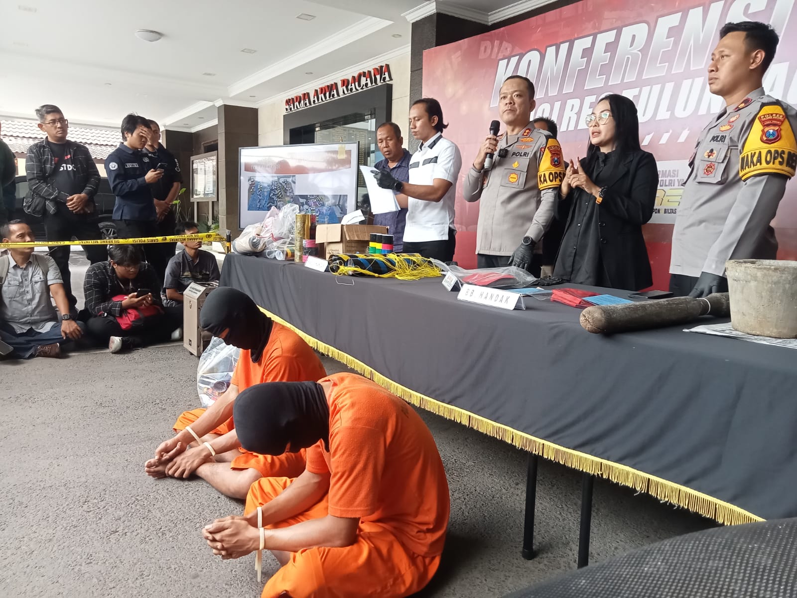 Wow, Polres Tulungagung Gagalkan Peredaran 9,9 Kg Bahan Baku Petasan dan Bubuk Mesiu Beserta 5 Tersangka