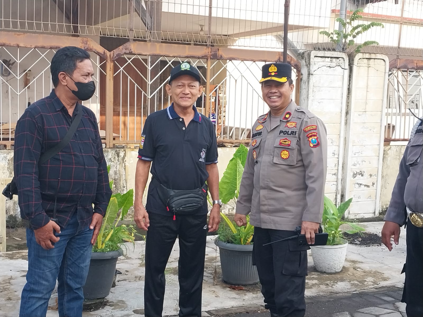 Ratusan Warga Baru IKSPI Kera Sakti Kutisari Indah Utara Diberangkatkan dengan Pengamanan Ketat