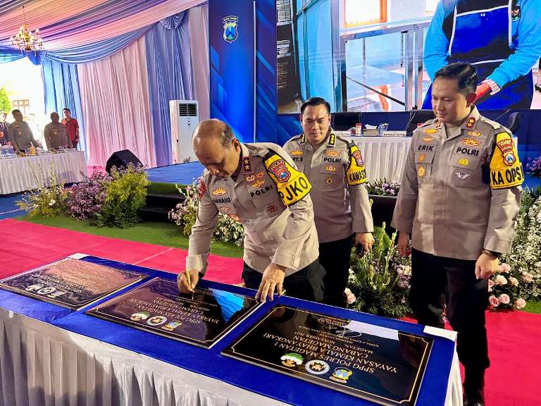 Kunker ke Magetan, Kapolda Jatim Resmikan 3 SPPG dan Tegaskan Peran Vital Pamapta Polri