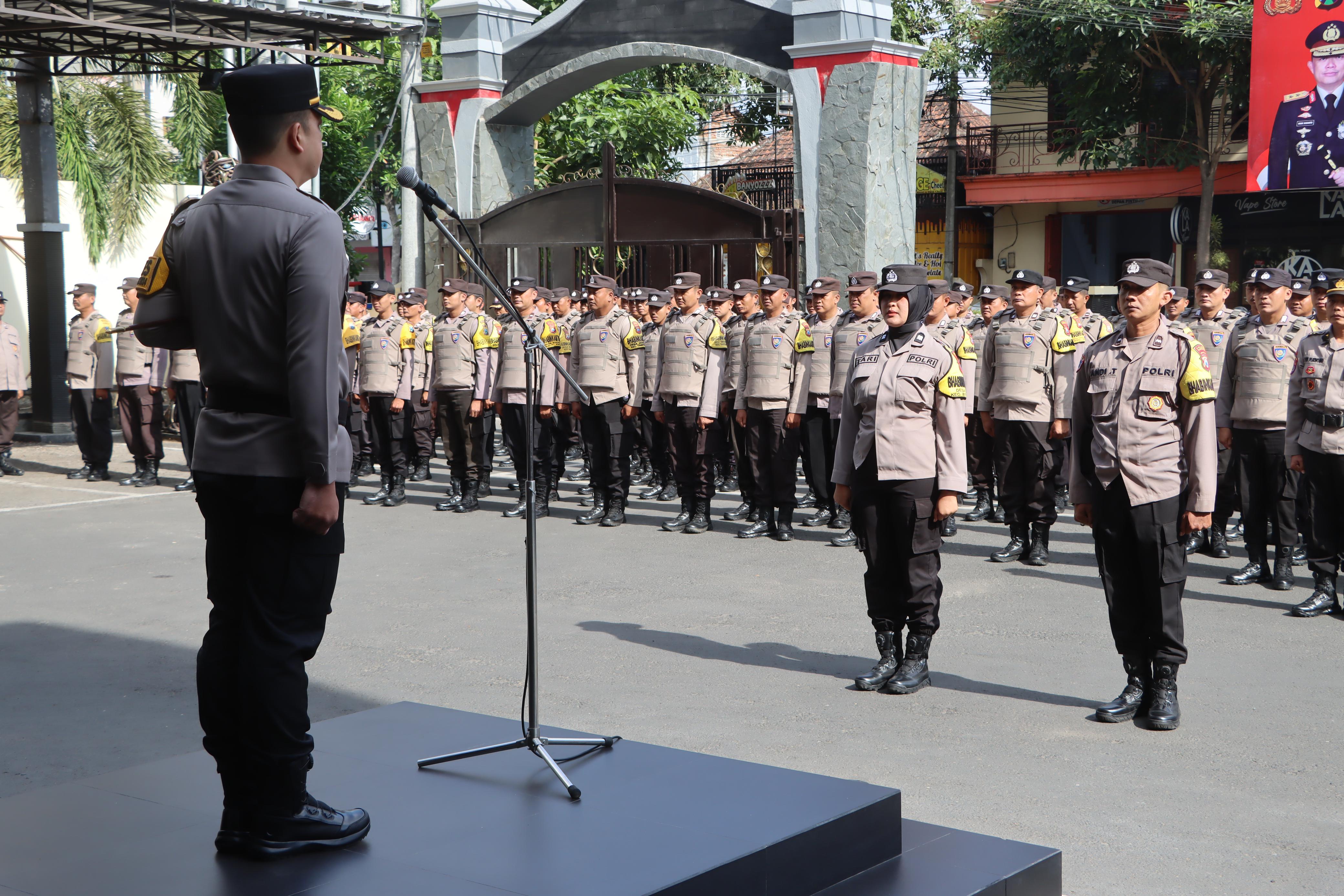 Bhabinkamtibmas Polres Tulungagung Dilengkapi Rompi Anti Sayat