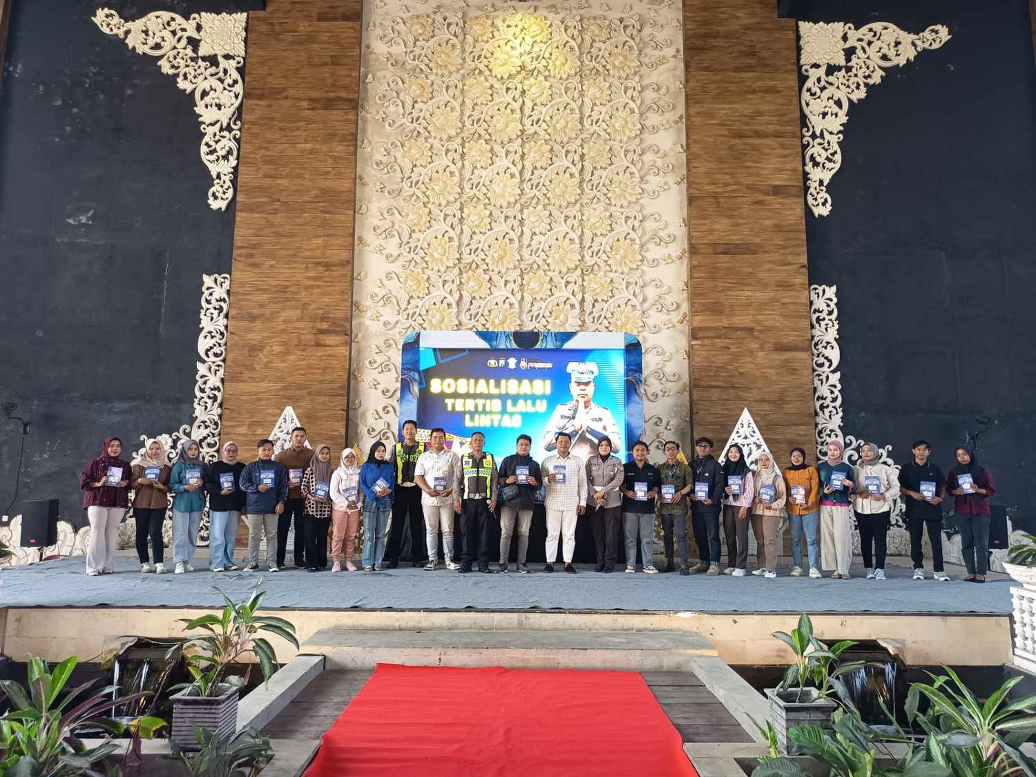 Satlantas Polres Lumajang Sosialisasikan Tertib Berlalu Lintas kepada Karyawan PNM