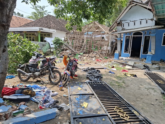 Massa Mengamuk, 2 Rumah Pelaku Pembunuhan Bocah di Pasuruan Dirusak