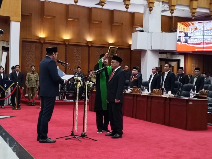 Anas Karno Resmi Dilantik Jadi Anggota DPRD Surabaya Melalui PAW
