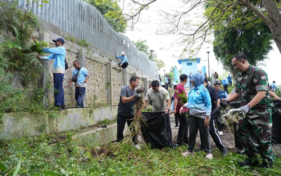 Bangkitkan Budaya Kerja Bakti, Setyo Wahono Inisiasi Aksi Bersih-bersih di Bojonegoro