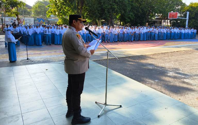 Polres Pelabuhan Tanjung Perak Laksanakan Cooling System, Imbau Pelajar di Surabaya Jauhi Aksi Demo Anarkis