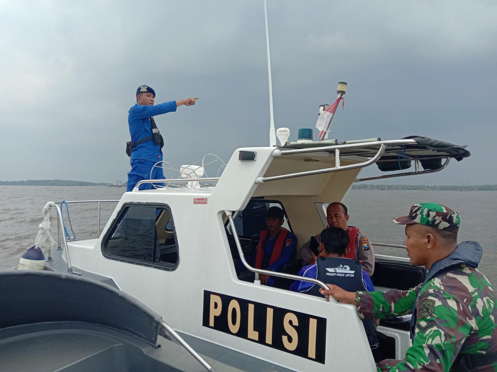 Tim Gabungan Cari Nelayan Pasuruan Hilang di Laut Nguling