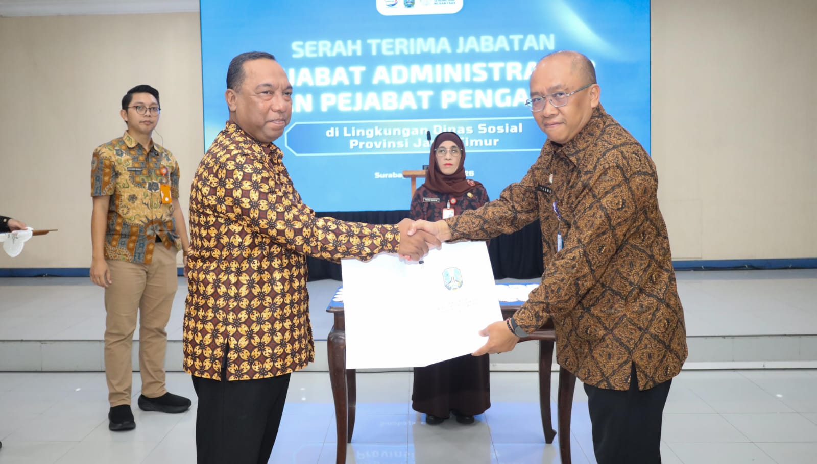 Perkuat Pelayanan Sosial, 57 Pejabat Struktural Dinsos Jatim Resmi Sertijab