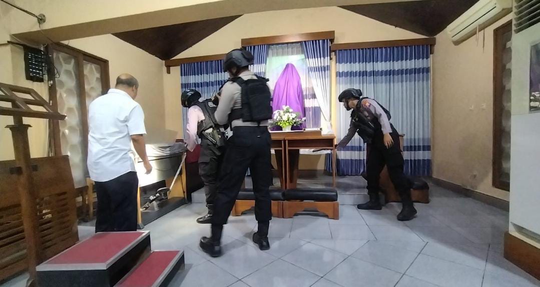 Polres Bojonegoro Sterilisasi Gereja Jelang Jumat Agung dan Paskah 2025