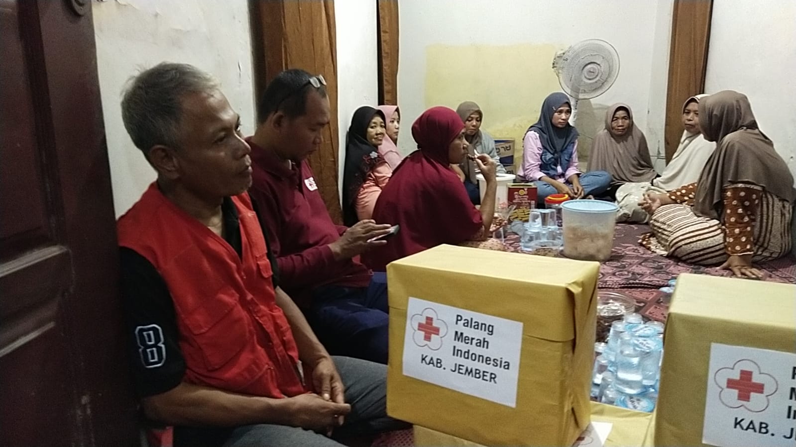 PMI Jember Santuni Keluarga Korban Bencana Angin Ribut