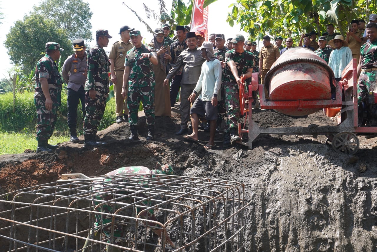 Pangdam V/Brawijaya Tinjau Jembatan Perintis di Sumenep