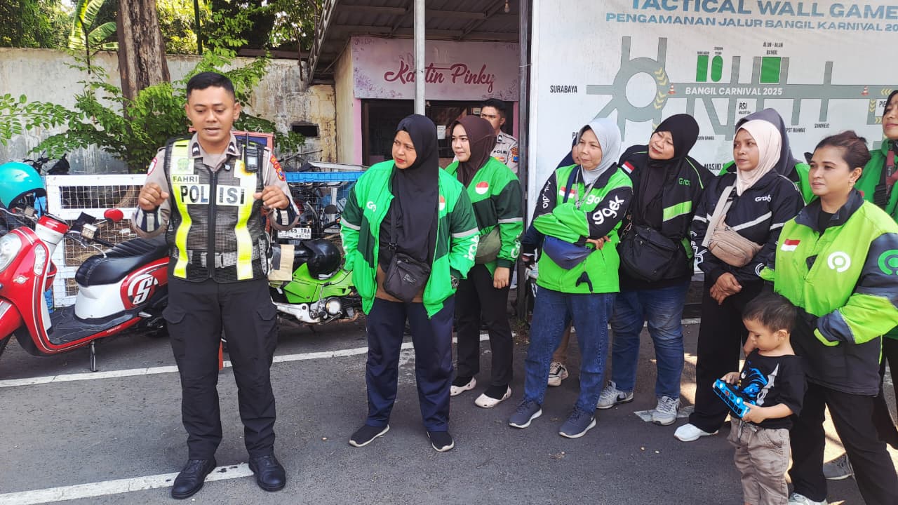 Satlantas Polres Pasuruan Ajak Driver Ojol Wanita Latihan Penanganan Korban Kecelakaan