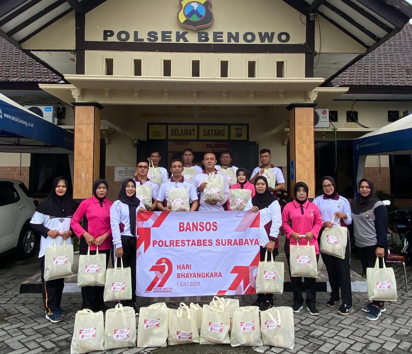 Sambut Hari Bhayangkara Ke-79 Polsek Benowo Salurkan 50 Paket Bansos, Wujud Nyata Polri Peduli