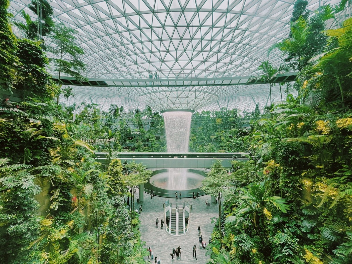 Menengok Keajaiban Bandara Changi, Lebih dari Sekadar Pusat Transportasi!