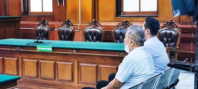 Kakek 70 Tahun di Surabaya Meringkuk di Penjara Akibat Judi Online