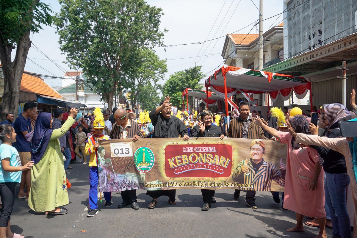 Gus Ipul Berangkatkan Peserta Mini Carnival Kebonsari Season II