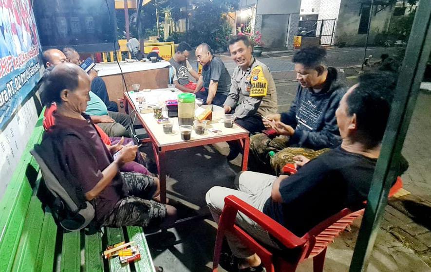 Polsek Rungkut Gencarkan Sambang Kamtibmas, Ajak Warga Medokan Ayu Wujudkan Surabaya Kondusif