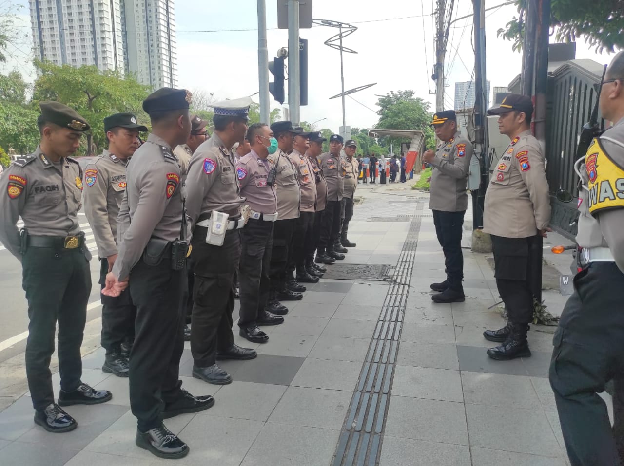 Kapolsek Gayungan Pimpin Apel Pengamanan di Mapolda Jatim