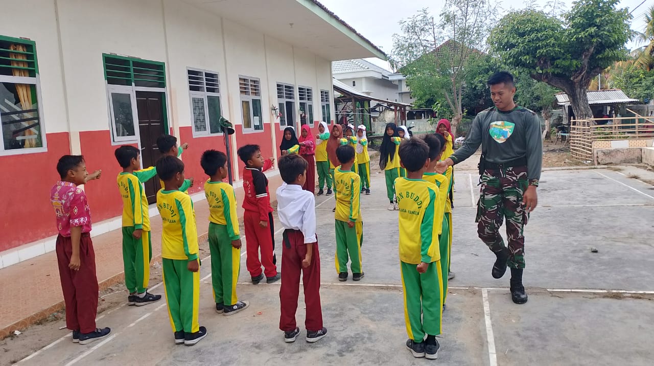 Persiapan Lomba 17 Agustus, Siswa SDN Buddi Dilatih PBB oleh Satgas TMMD ke 121 Kodim 0827/Sumenep