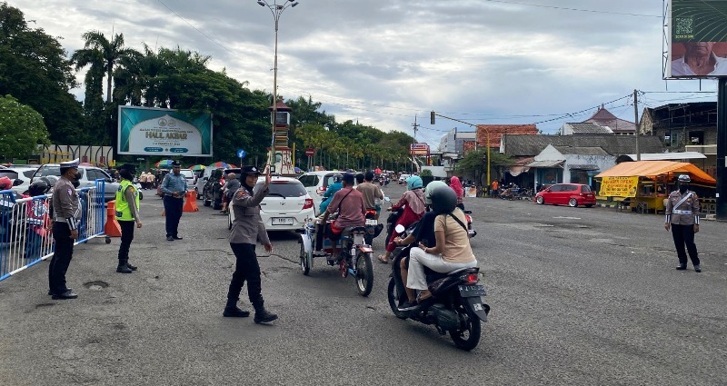 Kawal Tertib Lalin di Jantung Kota, Satlantas Rutin Giat Commander Wish di Kawasan Padat Keramaian