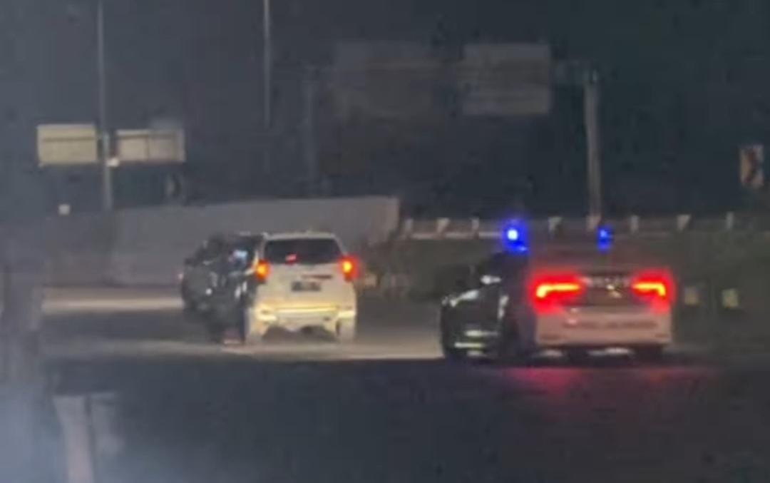 Terpengaruh Miras, Pengemudi Daihatsu Xenia Tabrak Fasilitas Tol Sidoarjo