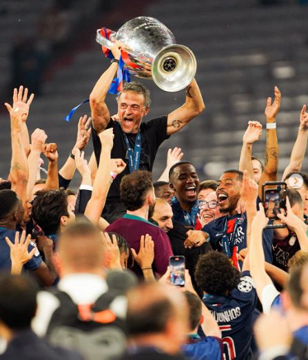 PSG Juara, Suporter Beri Penghormatan Indah untuk Mendiang Putri Enrique