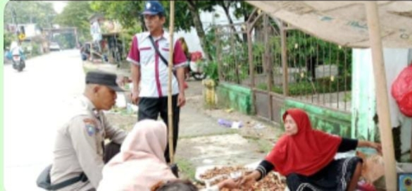 Kapolsek Temayang Giat Patroli di Pasar, Antisipasi Lonjakan Harga Bahan Pokok di Bulan Ramadan