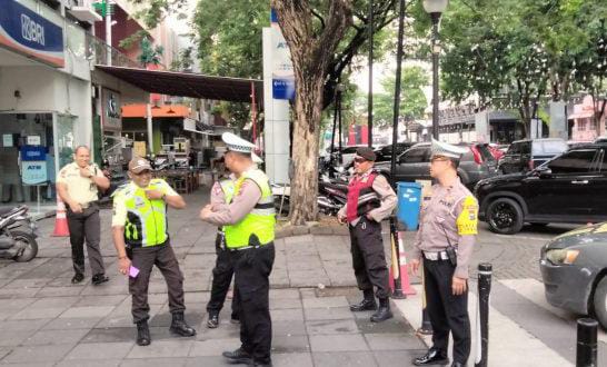 Patroli Presisi Polsek Lakarsantri Pantau Perbankan dan Antisipasi Kejahatan Jalanan